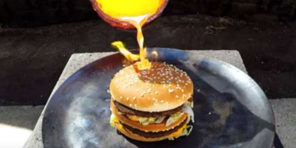 Jika Burger Big Mac Dituang Logam Cair, Hasilnya Mengejutkan!