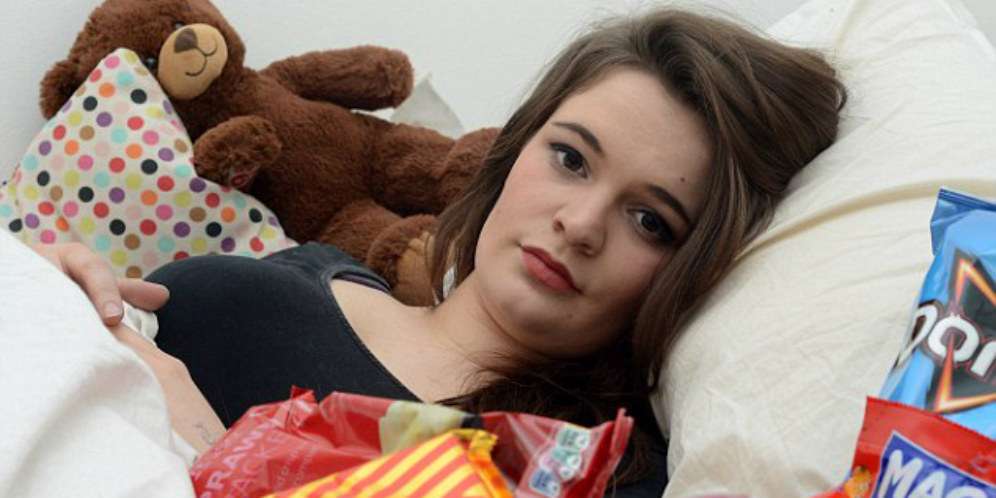Penyakit Aneh, Gadis Cantik Ini Makan Saat Tidur Lelap
