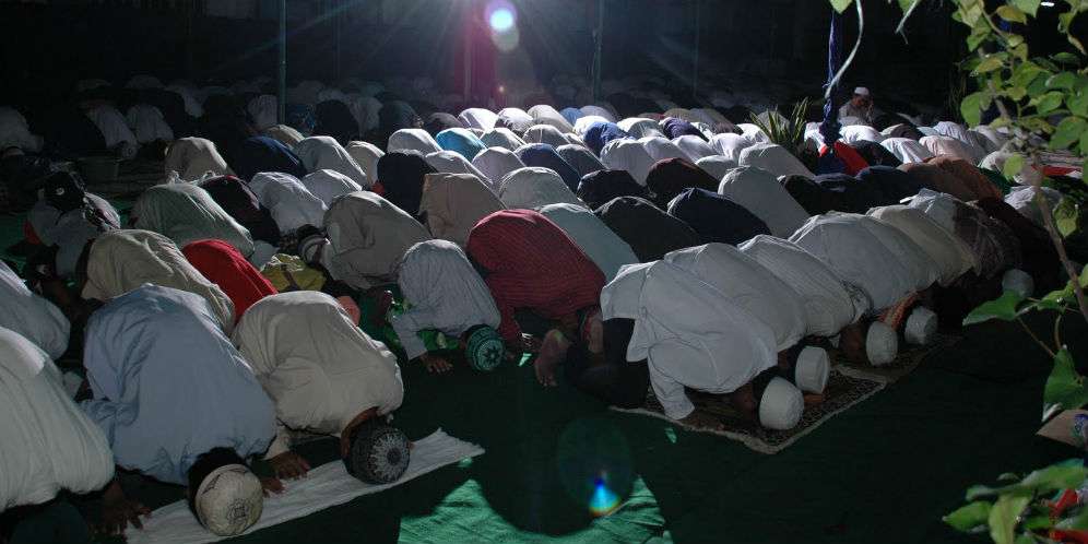 Tidak Fokus Sholat