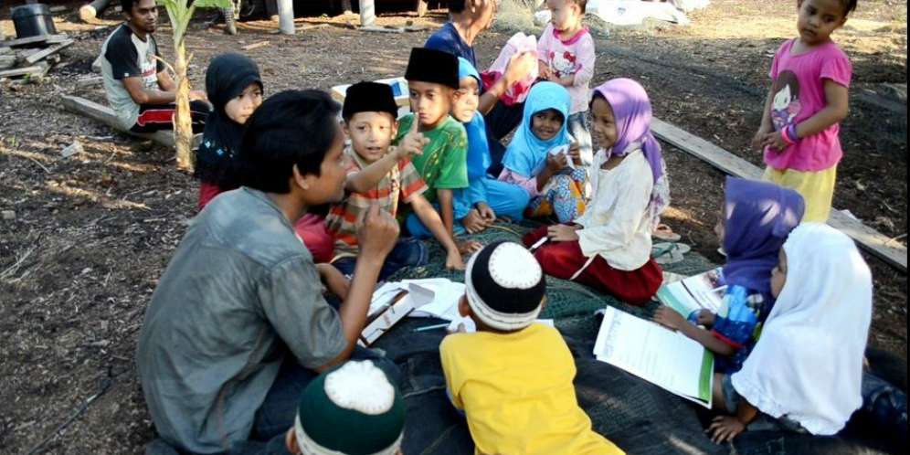 6 Km Jalan Kaki ke Sekolah