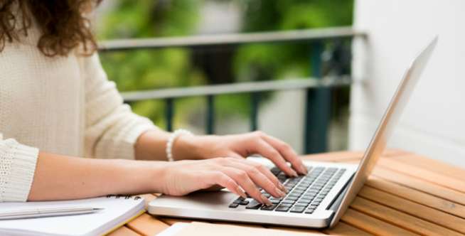 7. Pengelola Komunitas Online