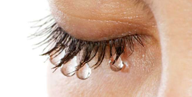 Air Mata Kristal Palsu Tina