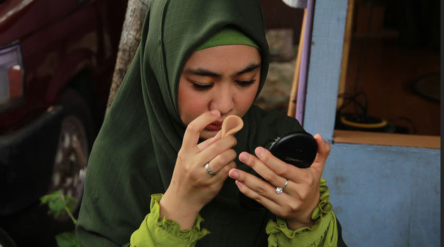 Gelar Ustazah Oki Setiana `Digugat`