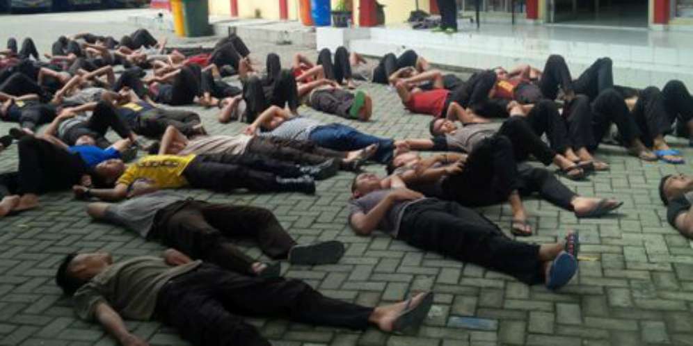Tak Sholat Jemaah, Satu Kompi Polisi Dijemur