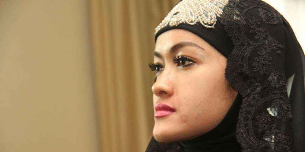 Hina Pancasila, Julia Perez Paksa Zaskia Gotik Sekolah Lagi