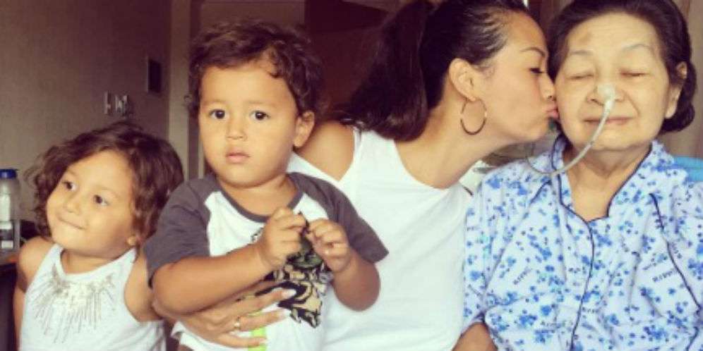 Innalillahi, Ayahanda Rina Gunawan Meninggal Dunia