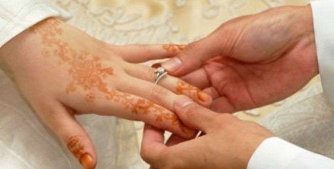 Berapa Kali Hubungan Intim Suami-Istri dalam Sepekan?