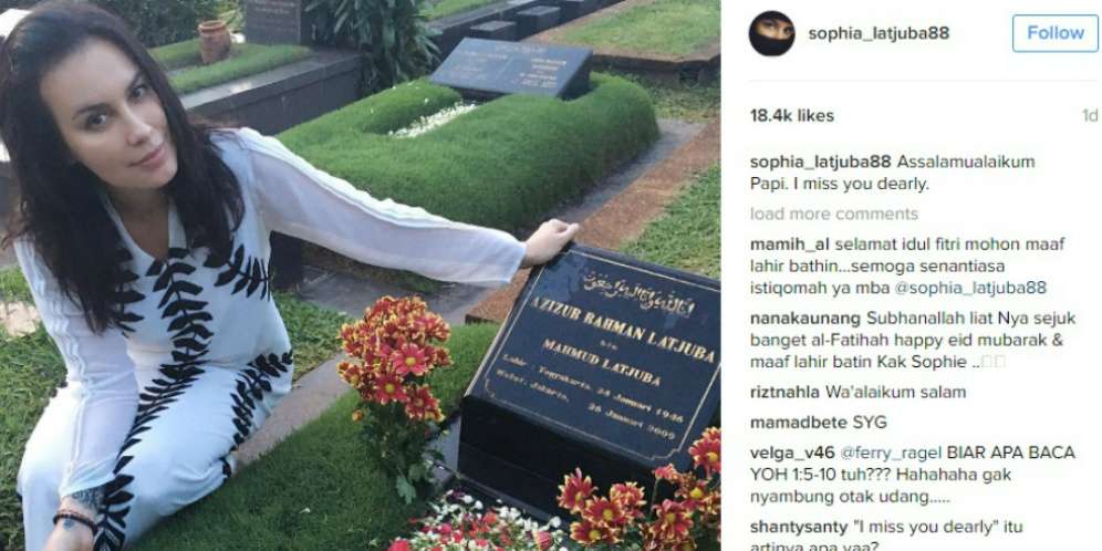 Pendam Rindu, Sophia Latjuba Lebaran ke Makam Ayah