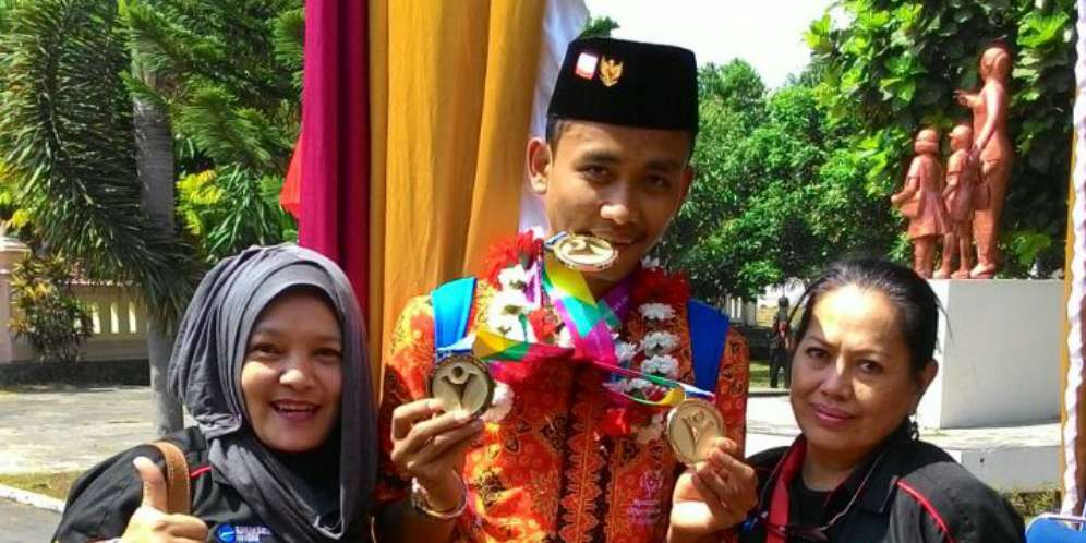 Senar 3 Raket Putus