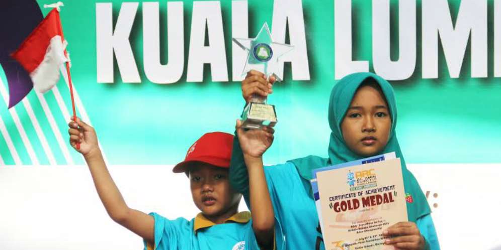 Menggenggam Dunia dengan Madrasah