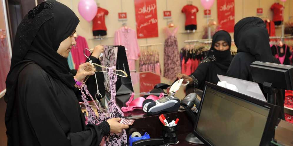 Pakai Dalaman Putih untuk Baju Putih