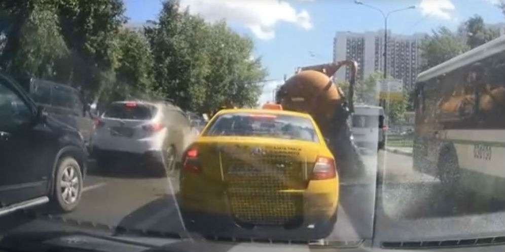 Video Meledaknya Tangki Mobil Sedot WC