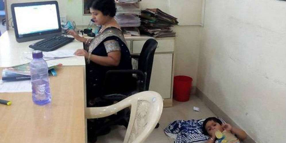 Dia Tidur sampai Saya Selesai Bekerja