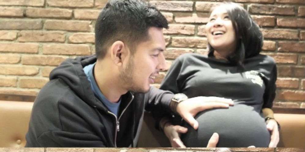 Momen Bahagia Suami Chua 'Kotak' Sambut Buah Hati