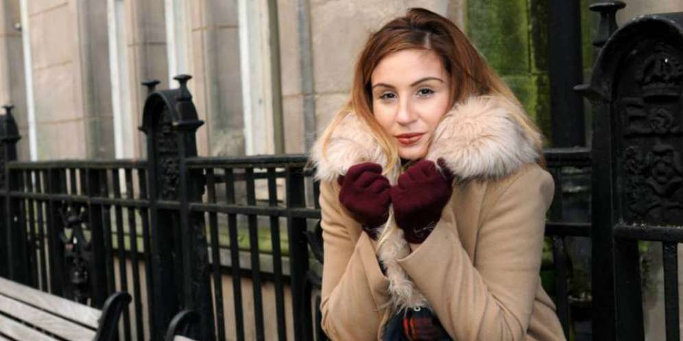 Balas Kebaikan Tunawisma, Mahasiswi Cantik Jadi Gelandangan