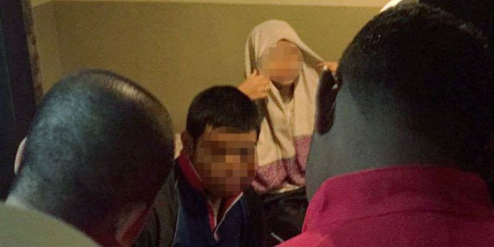 Saat Pintu Dibuka Paksa, di Atas Ranjang Kaos Terbalik