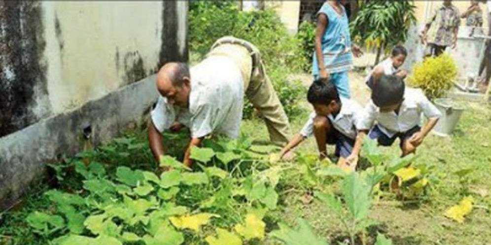 Urus Dapur Sekolah hingga Bersihkan Toilet