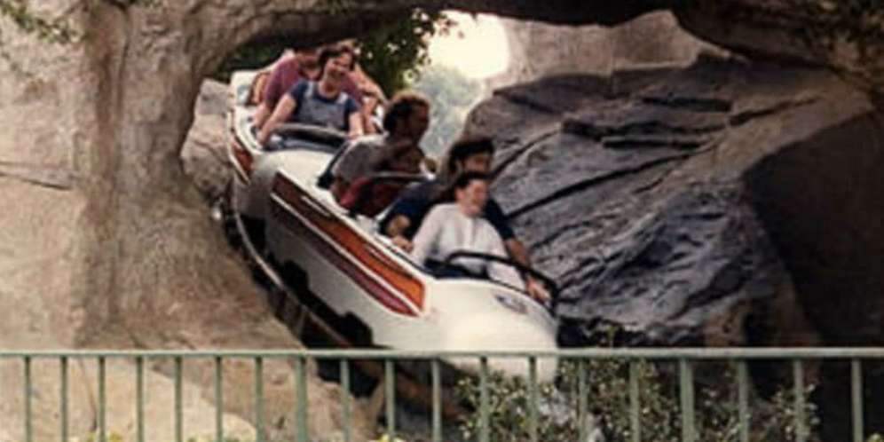 7. Disneyland, California, Amerika Serikat