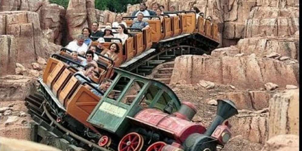 2. Disneyland, California, Amerika Serikat