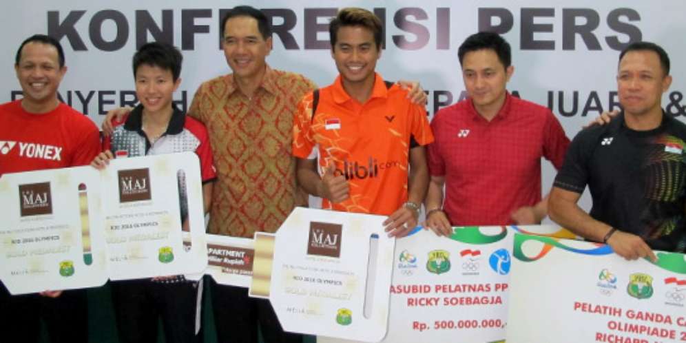 Pelatih Hingga Tukang Pijat Dapat Hadiah