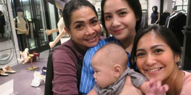 Ibunda Nagita Slavina Sakit, Netizen Salahkan Ayu Ting Ting