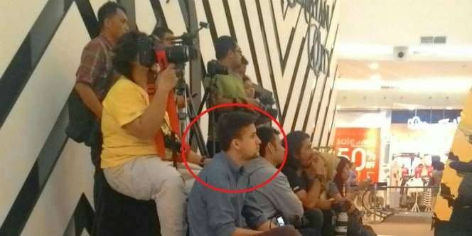 Terungkap Profesi Sambilan Stuart Collin