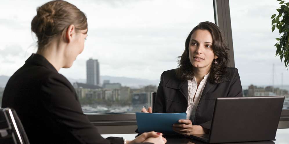 Meminta Tolong Karyawan Baru