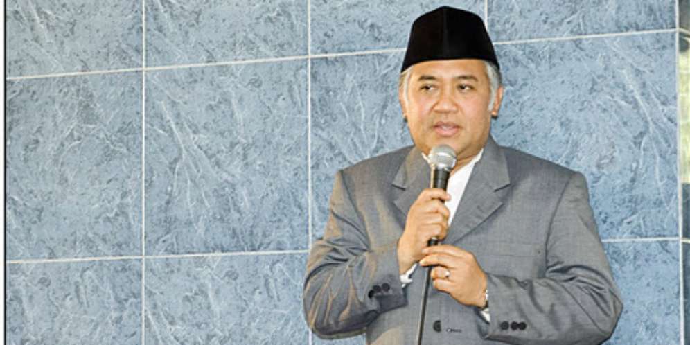 Hukum...