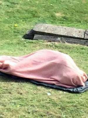 Mengapa Melambaikan Tangan