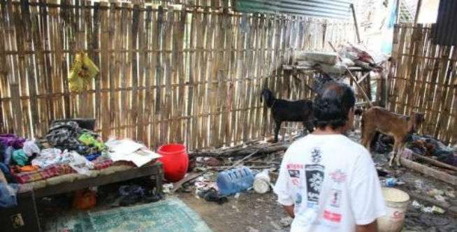 Tertimpa Rerentuhan Dinding