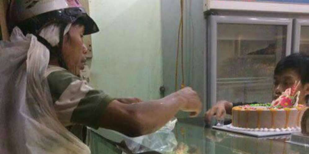 Kue yang Ditunjuk itu...