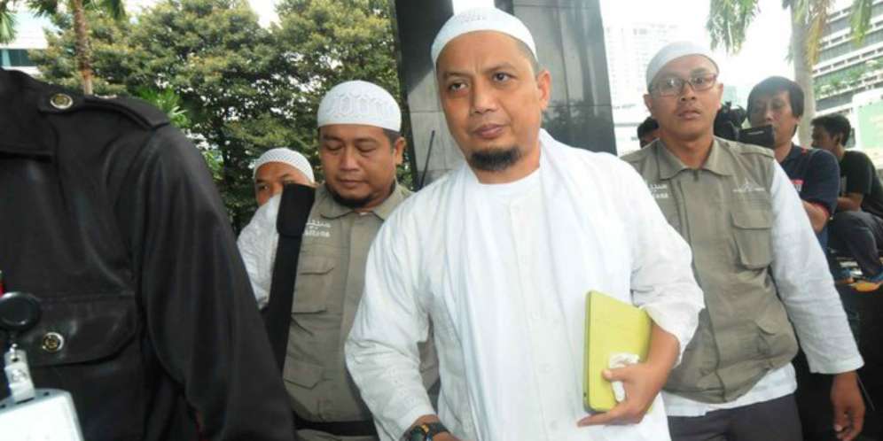 Ustaz Arifin Ilham Terluka, Kena Gas Air Mata