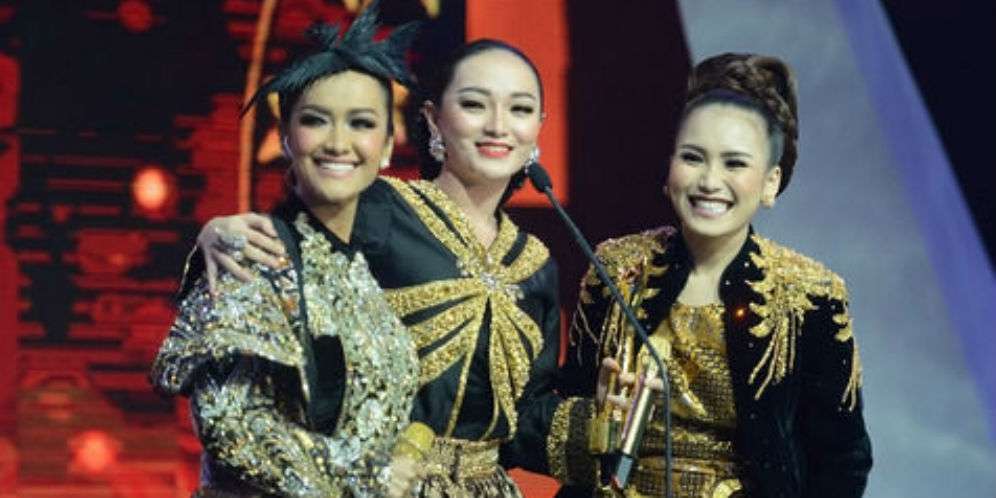 Tak Gabung Ayu Ting Ting & Zaskia Gotik, Ada Apa dengan Jupe?