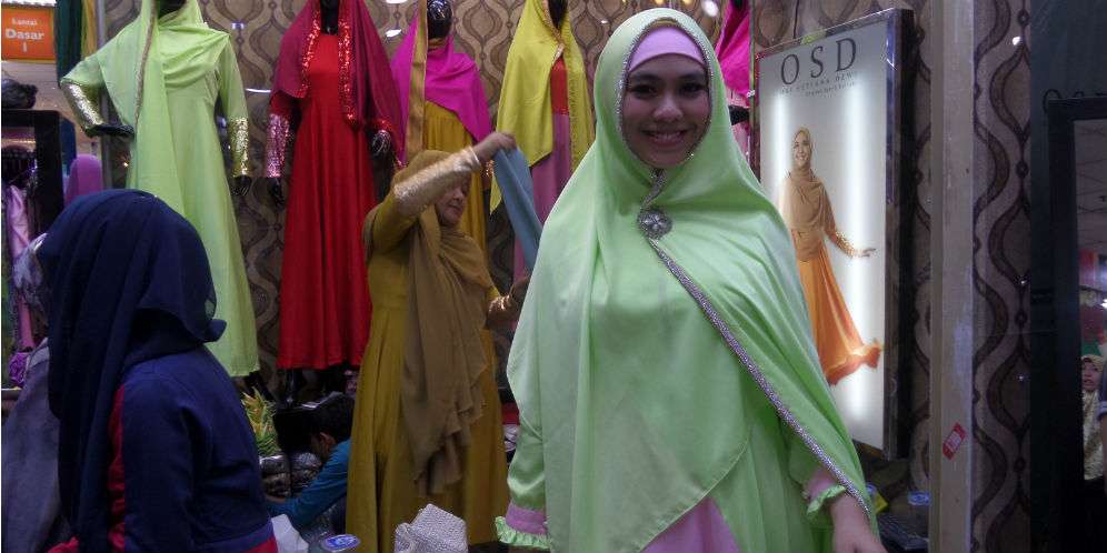 Oki Setiana Dewi Menangis