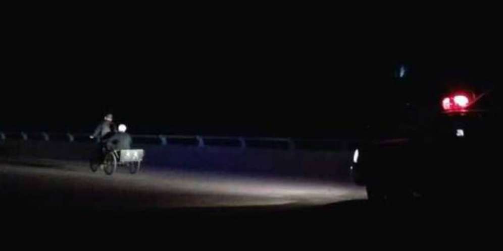 Kakek dan Nenek Itu Diajak Masuk Mobil, Lalu...