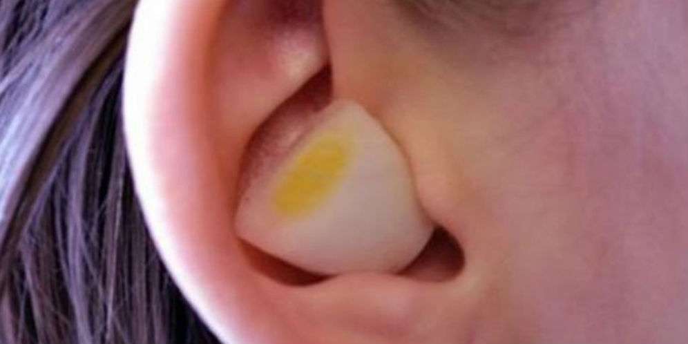 Masukan Bawang Putih ke Telinga, Lihat yang Terjadi