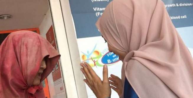 Balas Memberikan Makanan
