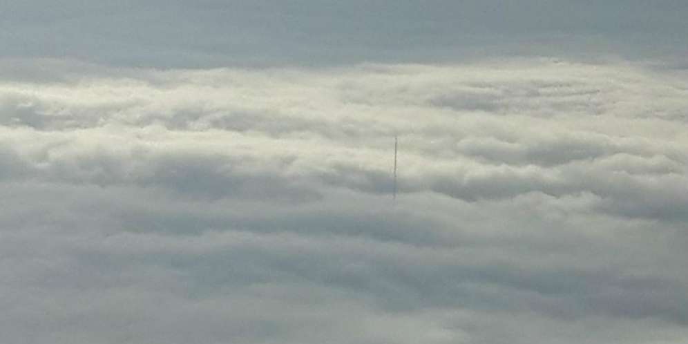 Penumpang Pesawat Geger Ada 'Tiang' Muncul dari Balik Awan