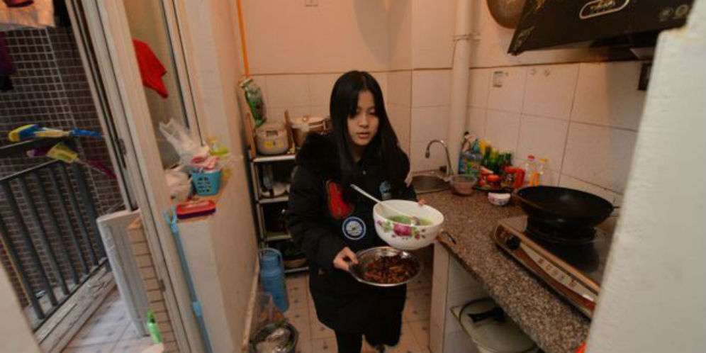 Adik Lelaki Menanggung Biaya Hidup