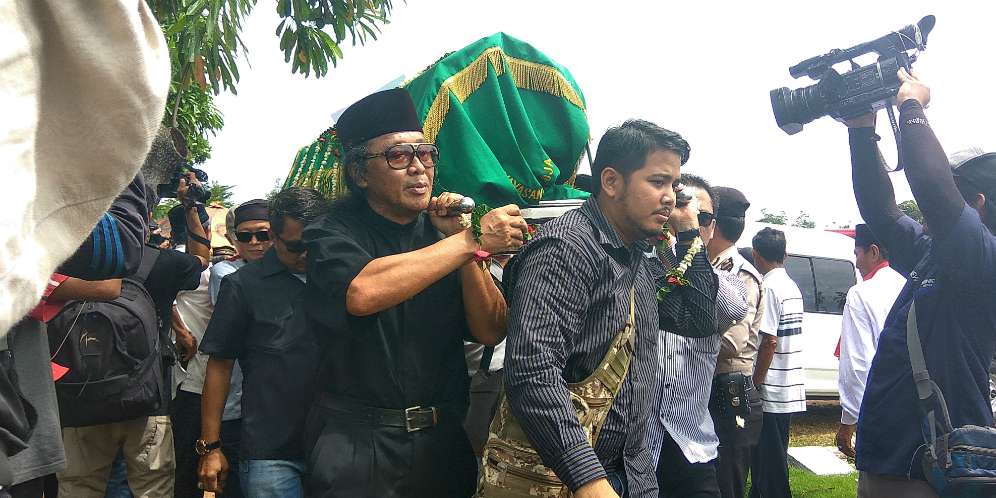 Semula Akan Dimakamkan dalam 1 Liang Lahat