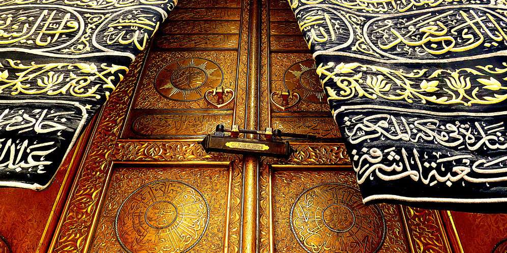 Batu Kabah Runtuh Satu per Satu
