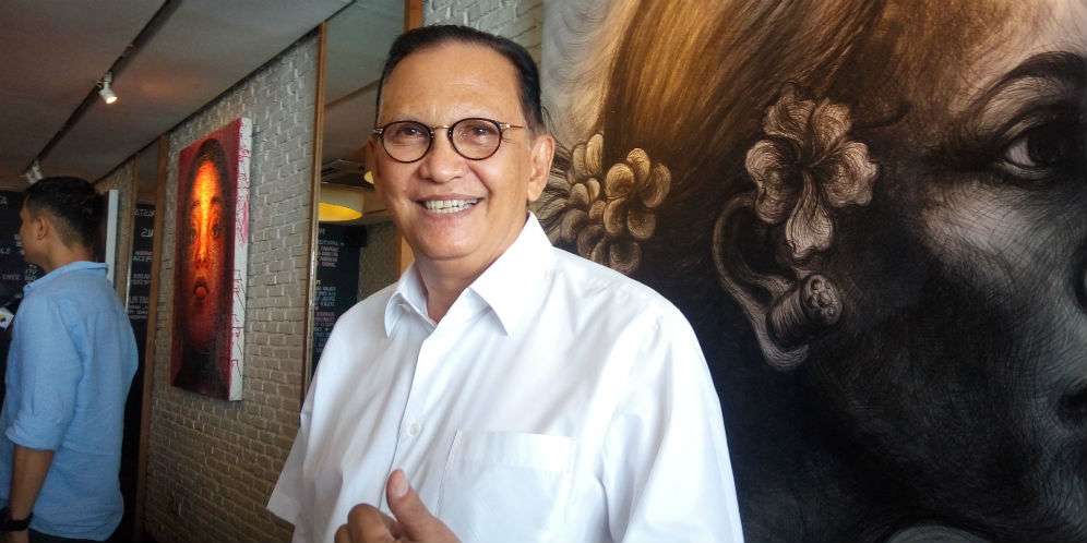 Pengakuan Roy Marten soal Foto Bersama Wanita Muda