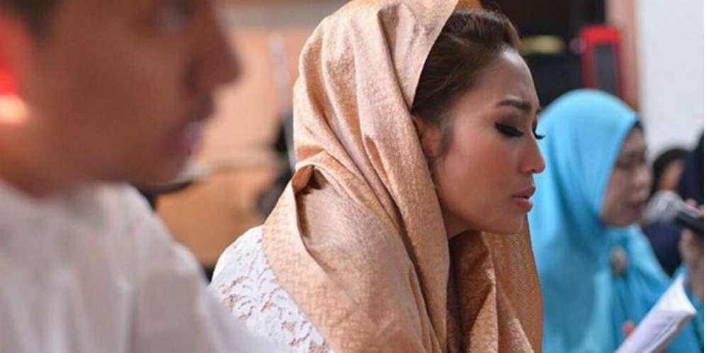 `Candaan` Zaskia Gotik Buat Ayu Dewi Gugup
