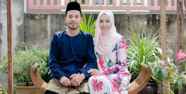 Tak Pakai Busana Pengantin