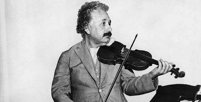 Einstein Seorang Musisi