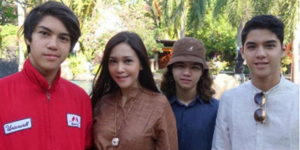 Maia Puji Ketampanan Tiga Putranya di Acara Mulan Jameela