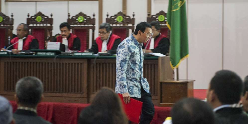 Meminta Sidang Ditunda
