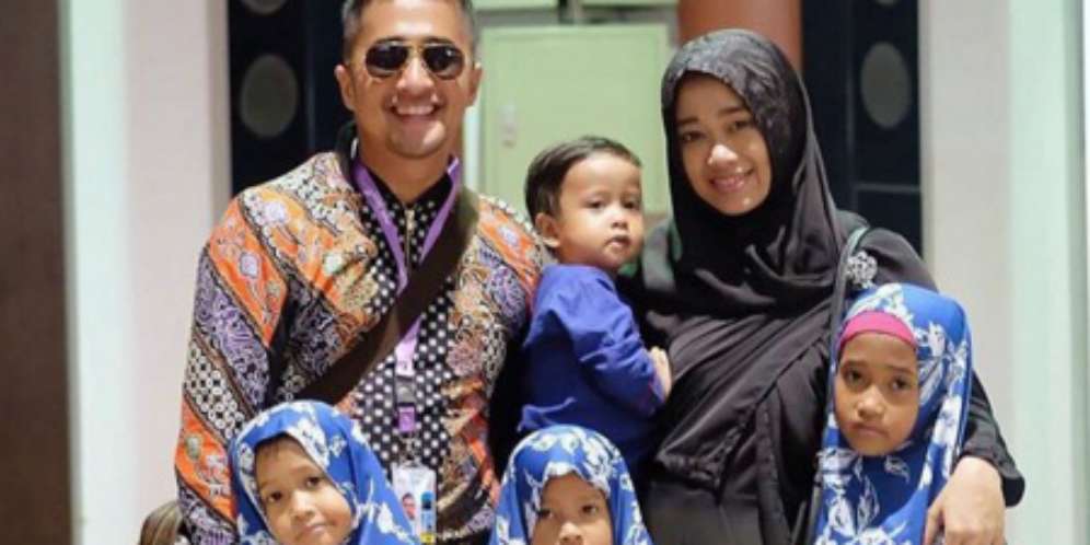 Moment Mengharukan Irfan Hakim Saat Pergi Umrah