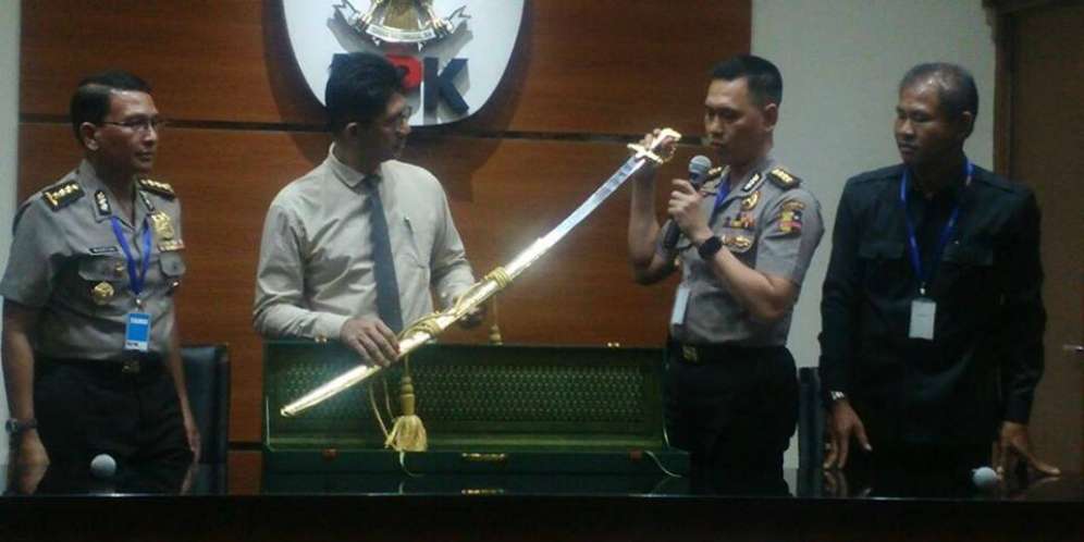 Hadiah Pedang `Emas` Raja Saudi Diserahkan ke KPK