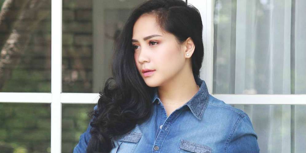 Tatapan Tajam Nagita 'Kode' Agar Ayu Ting Ting Jauhi Raffi?